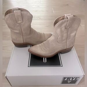 Frye Billy Short Cowboy Boots in Clay